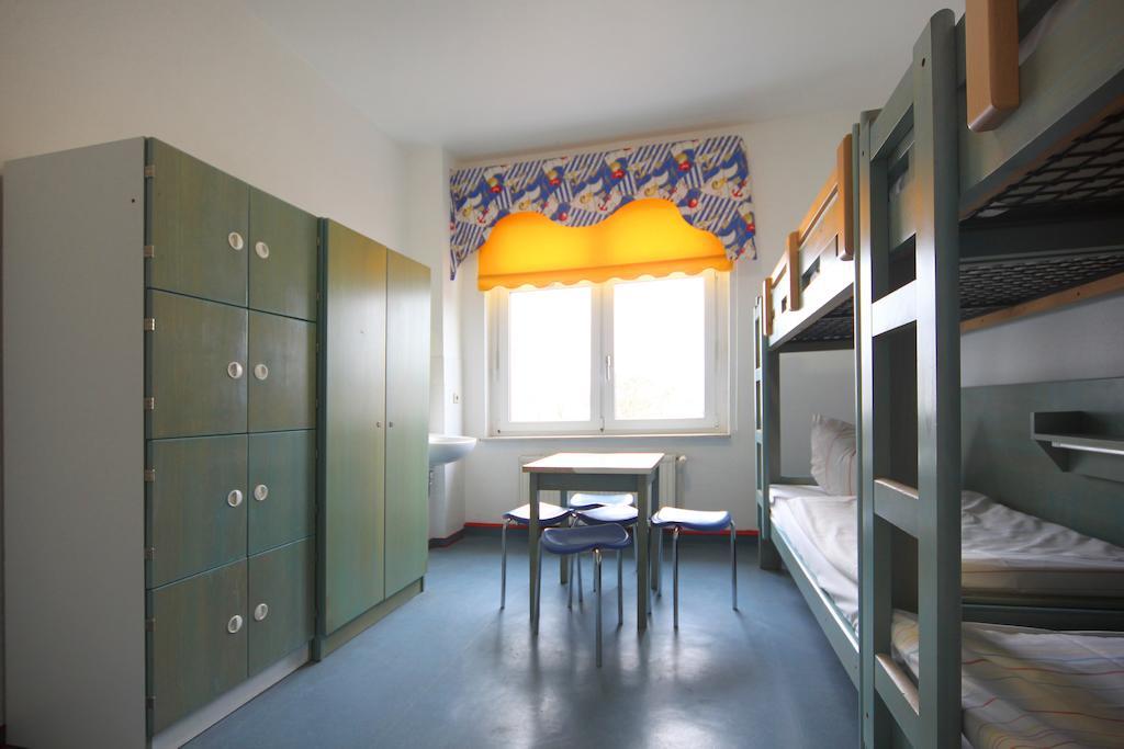 Hostel Djh *